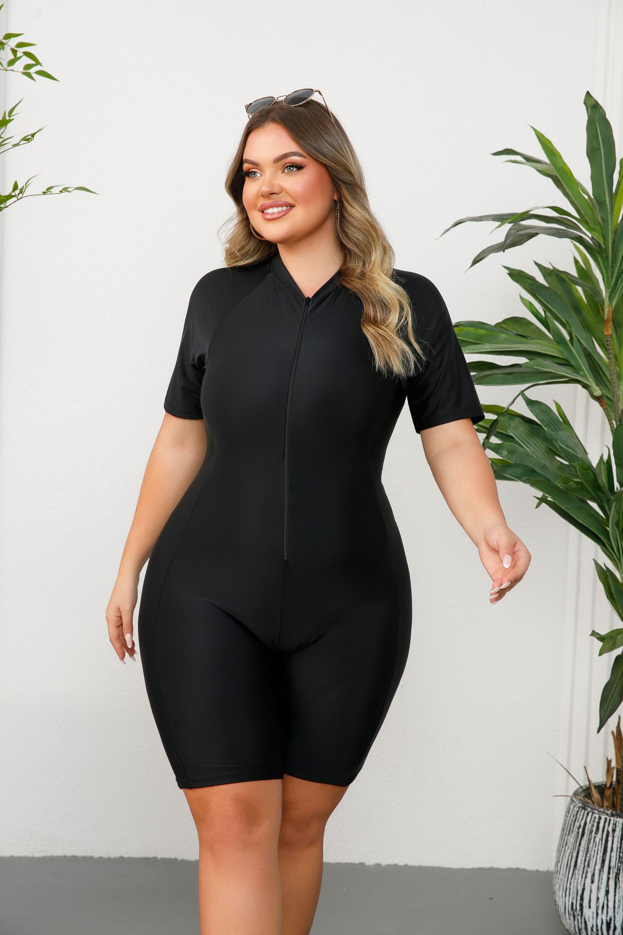 Plus Size Rash Guard Swimsuit Color Block Short Sleeve Zip-Up One Piece Swimwea